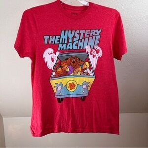 SCOOBY-DOO! THE MYSTERY MACHINE TEE. Size Medium. Red w/ Scooby Doo and Friends